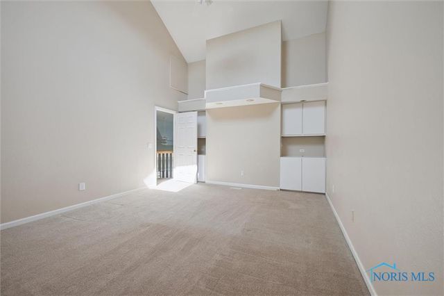 8670 Augusta Lane, Holland, OH 43528