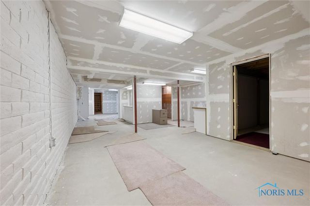 8670 Augusta Lane, Holland, OH 43528