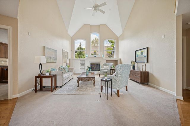 8670 Augusta Lane, Holland, OH 43528