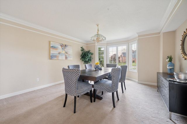 8670 Augusta Lane, Holland, OH 43528