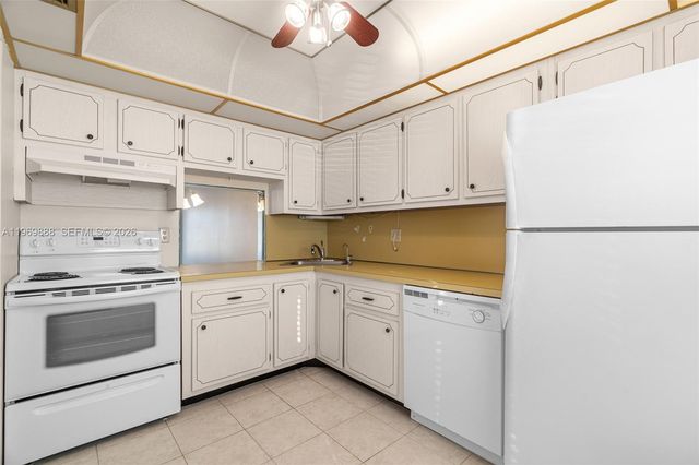 5851 NW 62nd Ave 210, Tamarac, FL 33319