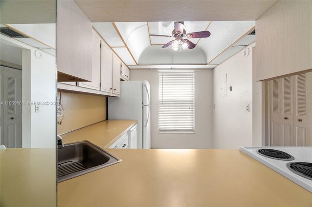 5851 NW 62nd Ave 210, Tamarac, FL 33319