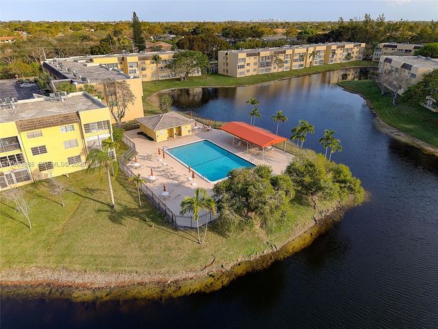 5851 NW 62nd Ave 210, Tamarac, FL 33319