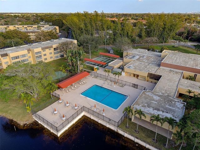 5851 NW 62nd Ave 210, Tamarac, FL 33319