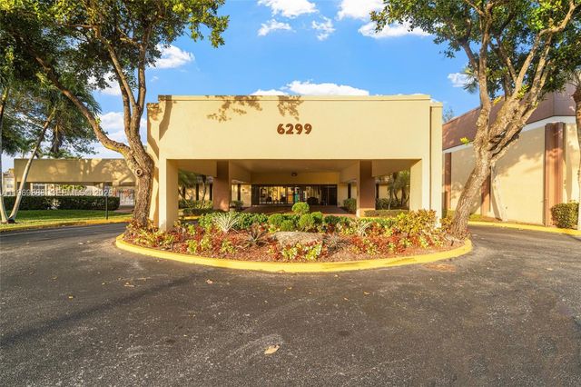 5851 NW 62nd Ave 210, Tamarac, FL 33319