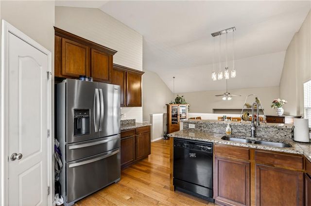 10201 N Willow Avenue, Kansas City, MO 64157