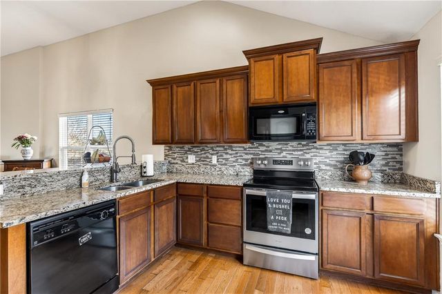 10201 N Willow Avenue, Kansas City, MO 64157