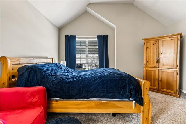 10201 N Willow Avenue, Kansas City, MO 64157