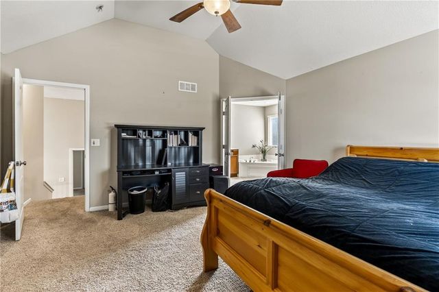 10201 N Willow Avenue, Kansas City, MO 64157