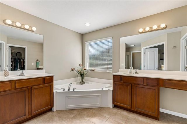 10201 N Willow Avenue, Kansas City, MO 64157