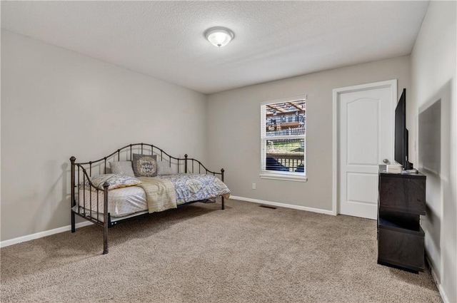 10201 N Willow Avenue, Kansas City, MO 64157