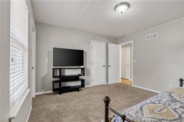 10201 N Willow Avenue, Kansas City, MO 64157