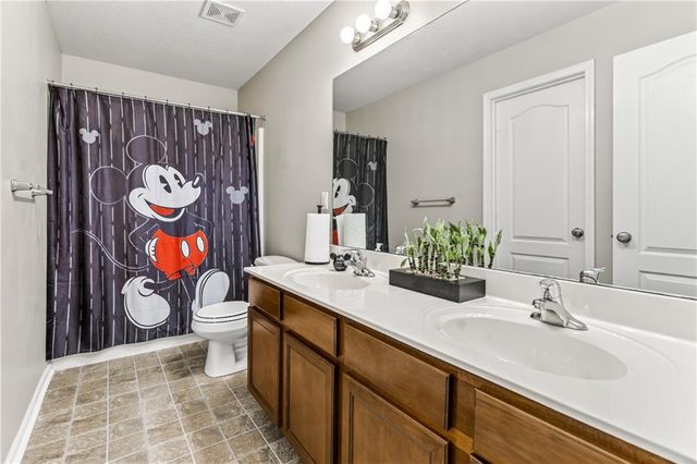 10201 N Willow Avenue, Kansas City, MO 64157