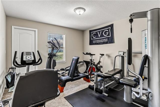 10201 N Willow Avenue, Kansas City, MO 64157