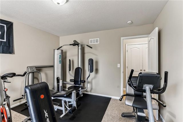 10201 N Willow Avenue, Kansas City, MO 64157