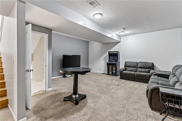 10201 N Willow Avenue, Kansas City, MO 64157