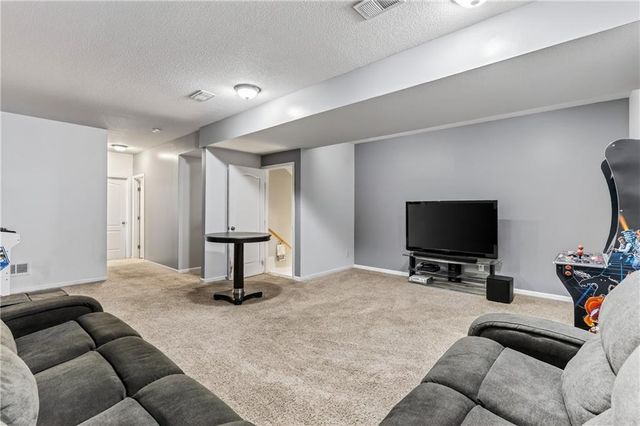 10201 N Willow Avenue, Kansas City, MO 64157