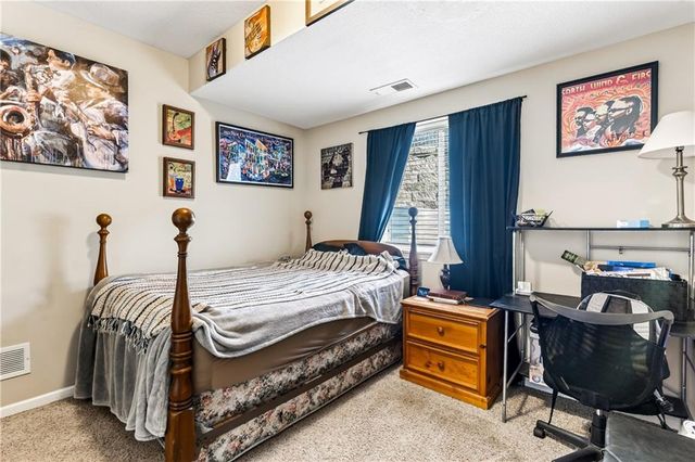 10201 N Willow Avenue, Kansas City, MO 64157