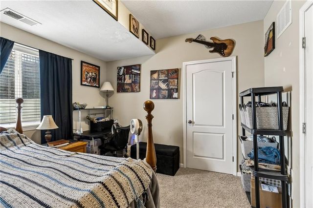 10201 N Willow Avenue, Kansas City, MO 64157