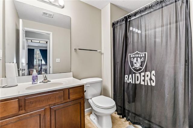 10201 N Willow Avenue, Kansas City, MO 64157