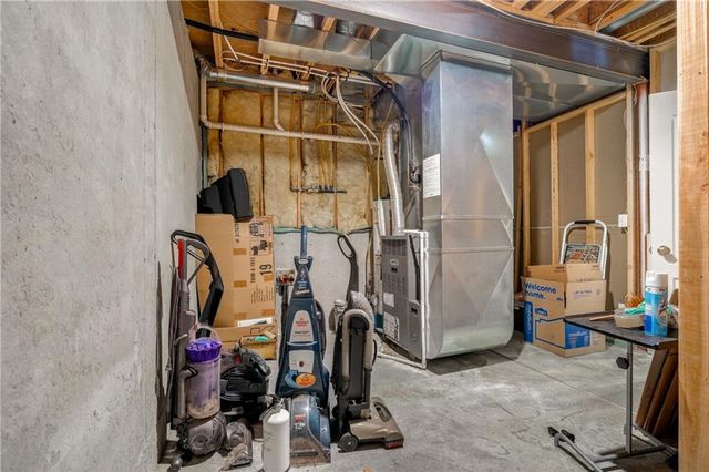 10201 N Willow Avenue, Kansas City, MO 64157