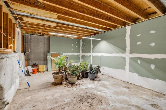 10201 N Willow Avenue, Kansas City, MO 64157