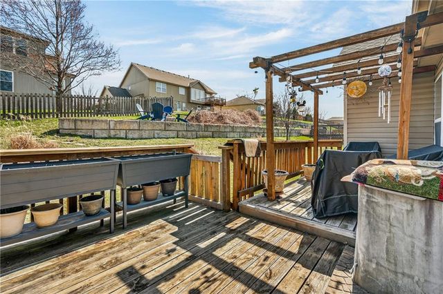 10201 N Willow Avenue, Kansas City, MO 64157