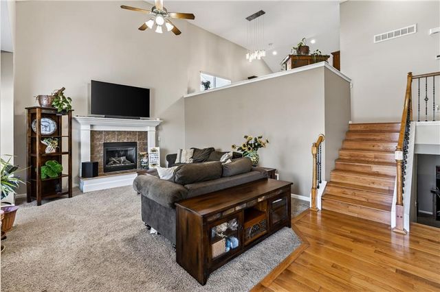 10201 N Willow Avenue, Kansas City, MO 64157