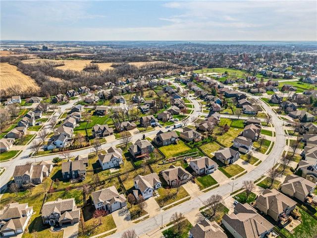 10201 N Willow Avenue, Kansas City, MO 64157