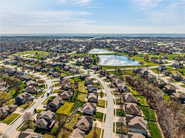 10201 N Willow Avenue, Kansas City, MO 64157