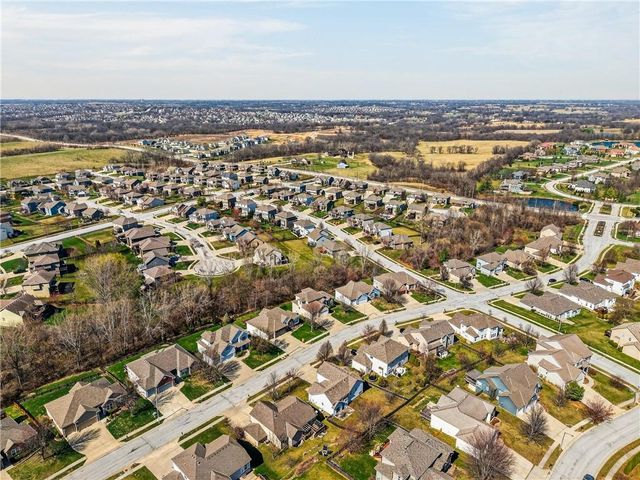 10201 N Willow Avenue, Kansas City, MO 64157