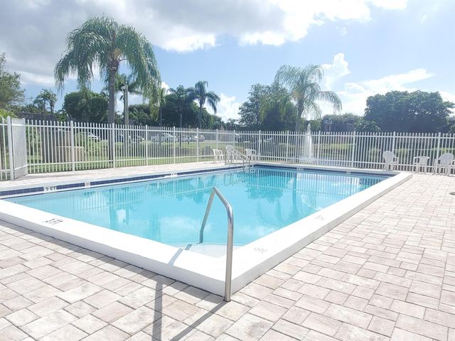 2464 Waterside Drive, Lake Worth, FL 33461