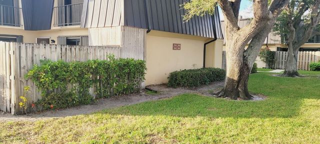 2464 Waterside Drive, Lake Worth, FL 33461