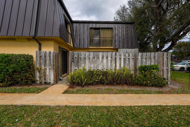 2464 Waterside Drive, Lake Worth, FL 33461