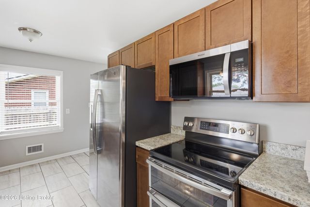 8202 Devonshire Dr, Louisville, KY 40258