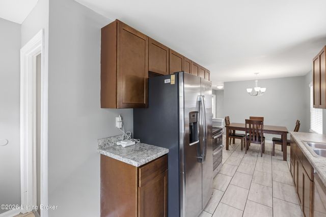 8202 Devonshire Dr, Louisville, KY 40258