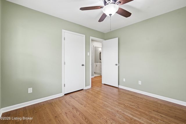 8202 Devonshire Dr, Louisville, KY 40258