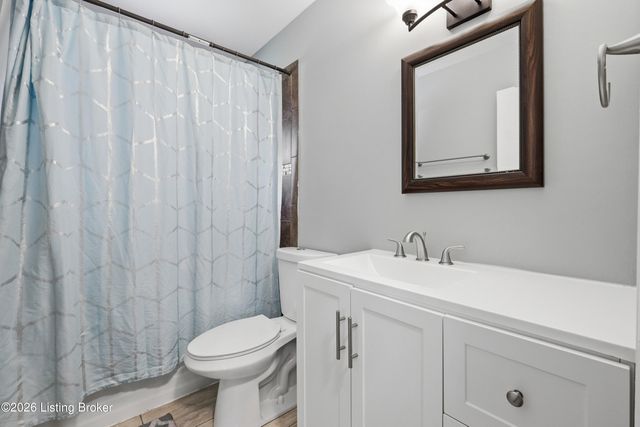 8202 Devonshire Dr, Louisville, KY 40258