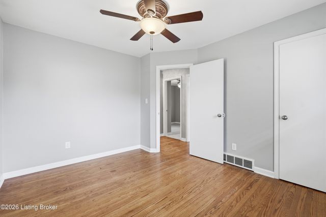 8202 Devonshire Dr, Louisville, KY 40258