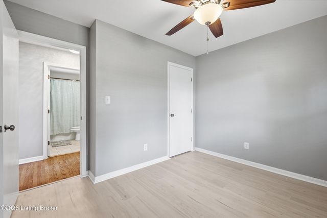 8202 Devonshire Dr, Louisville, KY 40258