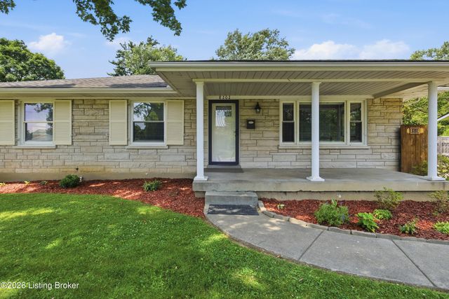 8202 Devonshire Dr, Louisville, KY 40258