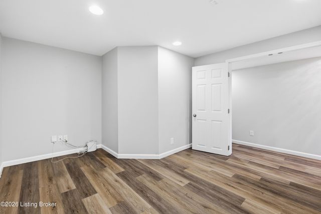 8202 Devonshire Dr, Louisville, KY 40258