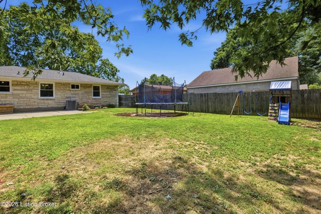 8202 Devonshire Dr, Louisville, KY 40258