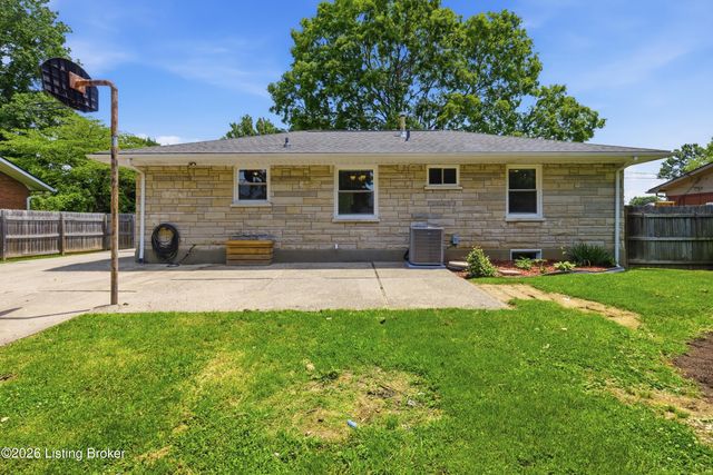 8202 Devonshire Dr, Louisville, KY 40258