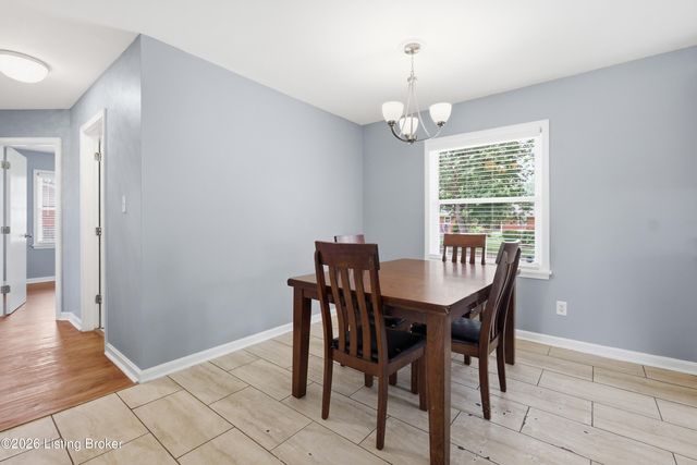 8202 Devonshire Dr, Louisville, KY 40258