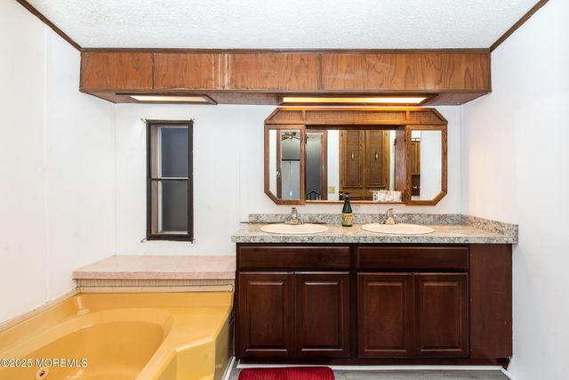 28 Abbie Drive, Little Egg Harbor, NJ 08087