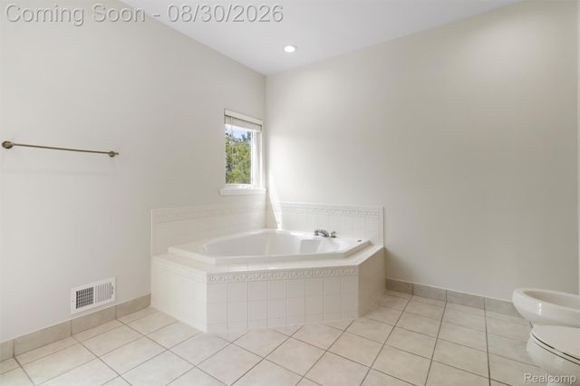 5593 Warrenshire Drive, West Bloomfield Charter Township, MI 48322