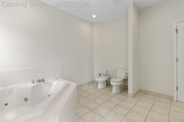 5593 Warrenshire Drive, West Bloomfield Charter Township, MI 48322