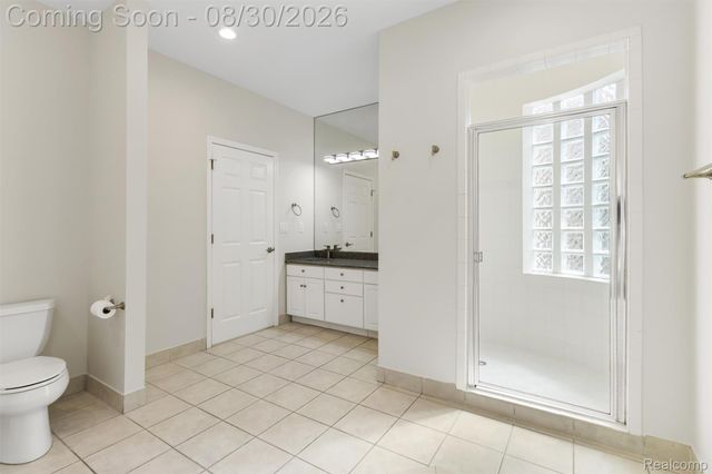 5593 Warrenshire Drive, West Bloomfield Charter Township, MI 48322