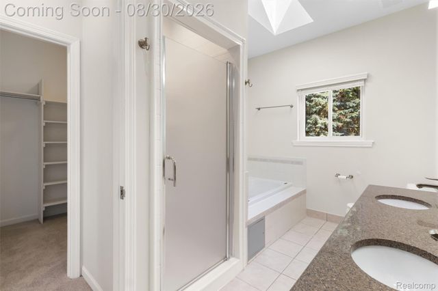 5593 Warrenshire Drive, West Bloomfield Charter Township, MI 48322